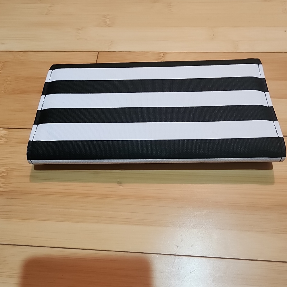 Kut From The Kloth Wallet NWOT